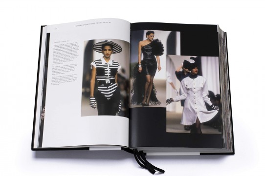 Grafika produktu: Chanel Catwalk: The Complete Collections