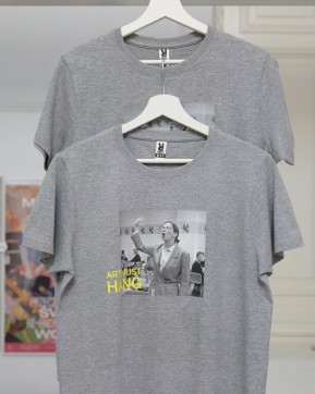 Grafika produktu: T-Shirt ANDREA FRASER. ART MUST HANG - M