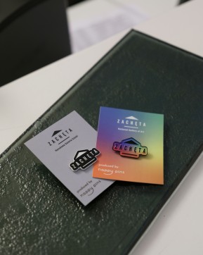 Grafika produktu: Pin Logo Zachęta - color