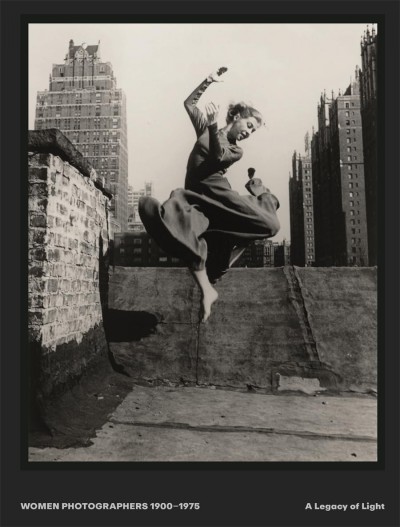 Grafika produktu: Women Photographers 1900–1975: A Legacy of Light