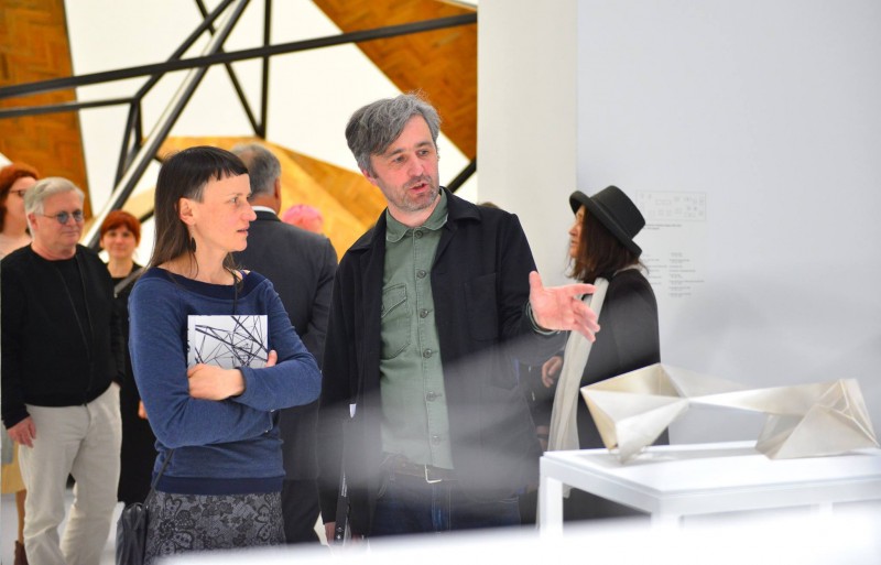 David Crowley's curatorial walk-through accompanying the exhibition "Jarosław Kozakiewicz. The Spinning Head " (in English)