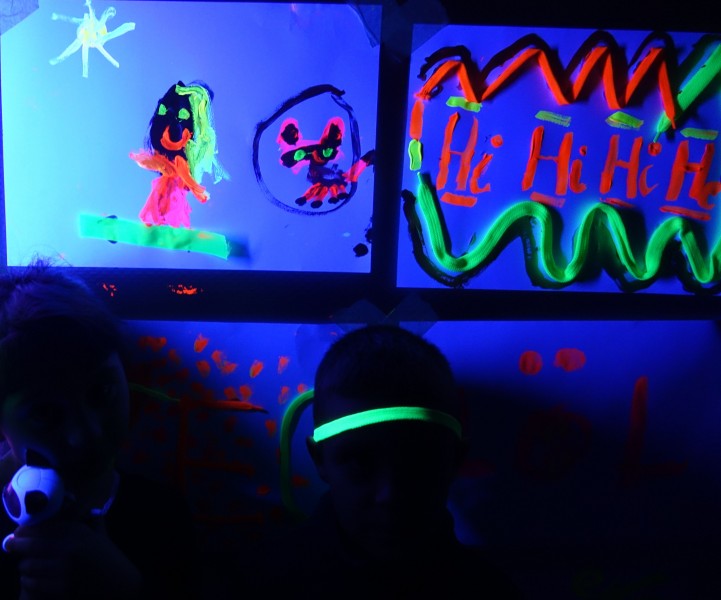 Neons. Family workshops (in Polish)