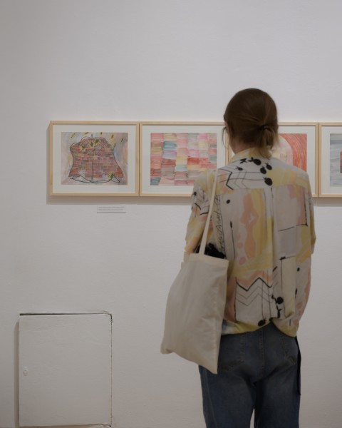 LOOKING / TO SEE – Guided Tour for Adults 60+ of the Exhibition “Joanna Fluder. Śluz”