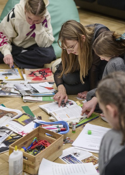 Postcards from the journey of self-discovery. We write letters to our future selves 