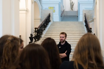 Grafika wydarzenia: Niedzielne oprowadzanie z przewodnikiem