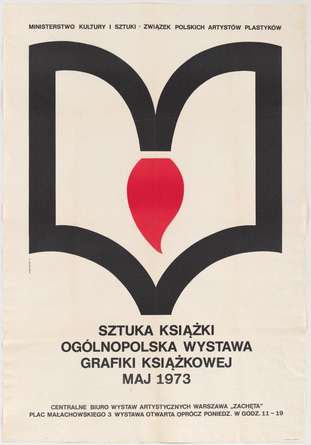 Na białym tle kształt narysowany gruba czarną linią. Przypomina rozłożoną książkę. W nim symboliczny czerwony kształt przypominający płomień.