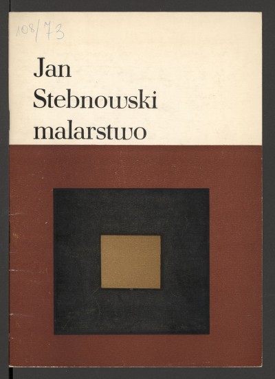 Okładka podzielona na dwa pola. U góry biały, poziomy prostokąt, pod nim brązowy kwadrat. Na białym tle, czarnym drukiem imię, nazwisko, tytuł wystawy. Na brązowym - czarny kwadrat, a na nim mniejszy, jasnobrązowy. Ten sam układ kwadratów powtórzony na tyl