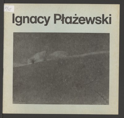 Błękitnoszara okładka z czarną reprodukcją tofograficznego pejzażu. Powyżej czarnym drukiem imię i nazwisko autora. Wewnątrz tekst, czarno-białe zdjęcia - reprodukcje słabej jakości, spis prac. 