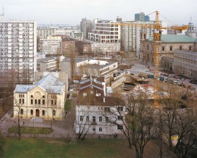 Zdjęcie pracy Małe getto. Widok z Grzybowskiej 9 w kierunku południowo-wschodnim — 7 kwietnia 2011, z cyklu Inne miasto