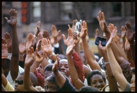 Zdjęcie pracy Gordon Parks, Untitled, Harlem, New York, 1963 © Courtesy of and copyright The Gordon Parks Foundation