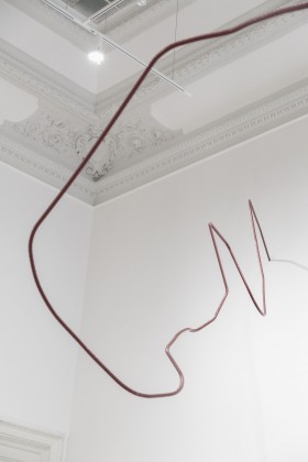 Zdjęcie pracy Monika Sosnowska, Rebar 20, 2017/2020, painted steel, exhibition at Zachęta — National Gallery of Art, Warsaw, 2020, photo by Piotr Bekas/Zachęta archive