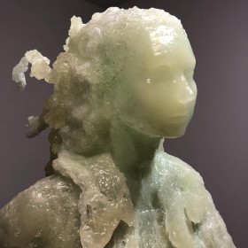 Zdjęcie pracy Zuzanna Janin, "Monument to a Teenage Girl. Triple Portrait (Majka, Melania, Zuzanna)", from the series "Sculptures of the Anthropocene", 2019, epoxy resin, Masurian sandstone, courtesy of the artist, lokal_30, Warsaw, Razem Pamoja Foundation, Kraków, and 